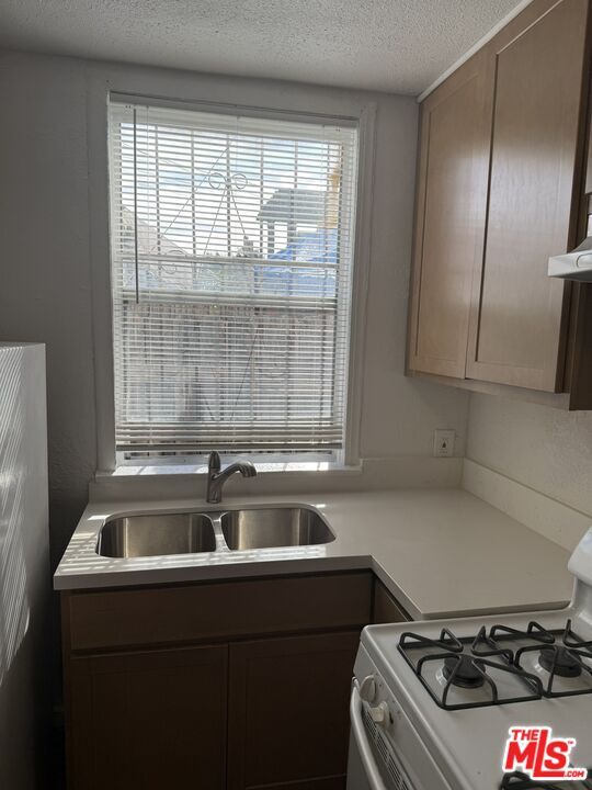 Building Photo - 5042 Ferndale St