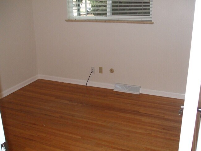Building Photo - Amazing 3 Bed, 2 Bath Spacious Home with a...