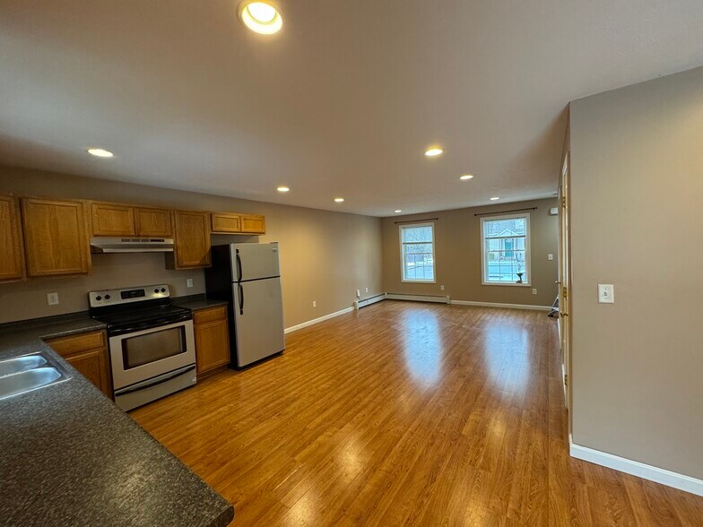 Building Photo - 123 Pearl St