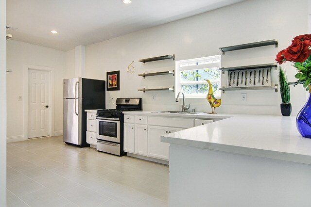 Building Photo - Remodeled 3 Bedroom Home
