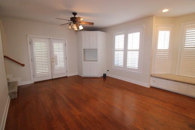 Building Photo - 183 W Commons Dr