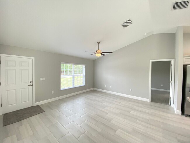 Building Photo - Desirable SW Ocala Neighborhood 4/2/2 *WON'T LAST*