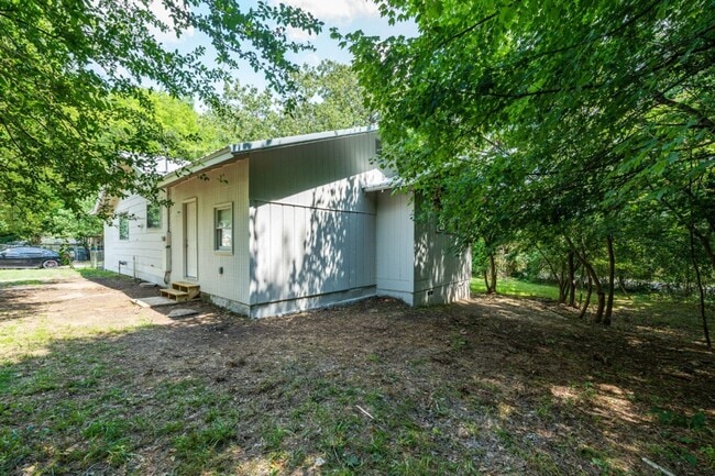 Building Photo - Beautifully Renovated Docena Home – Pet Fr...