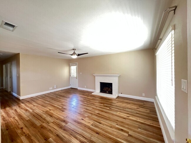 Building Photo - Single Story 3 bedroom In Cute Treelined Vallejo Neighborhood