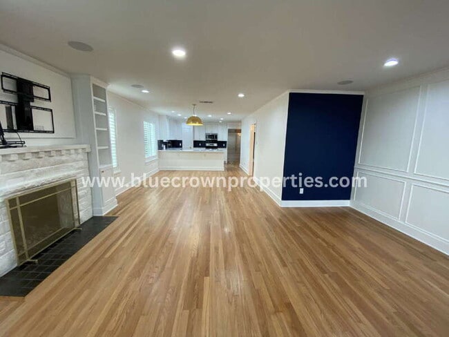 Building Photo - 1223 E Waco Ave