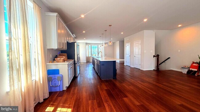 Building Photo - 10552 Neil Armstrong Way