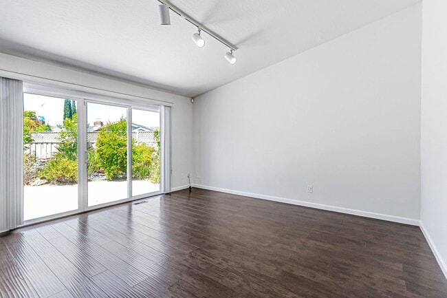 Building Photo - Saratoga Gem - 4BR Home Open Floor Plan & ...