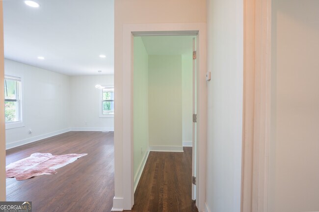 Building Photo - 2107 Garden Cir