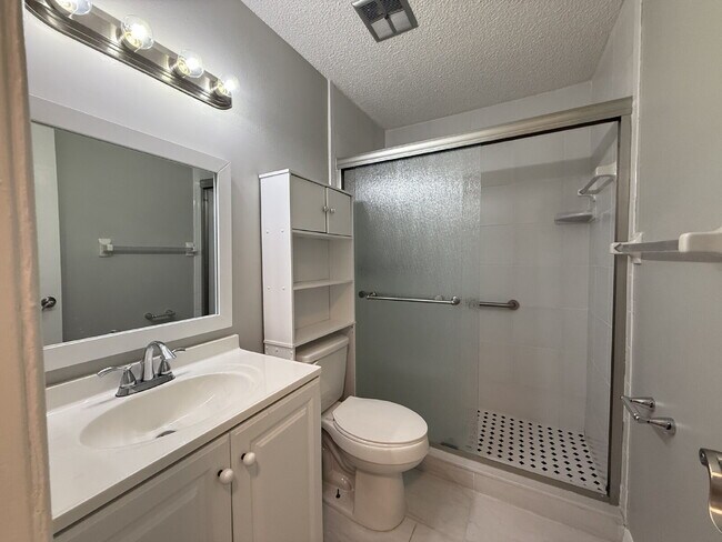 Building Photo - "Charming 3-Bed Oasis with 2 Full Baths in...
