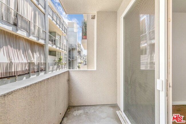 Building Photo - 4060 Glencoe Ave
