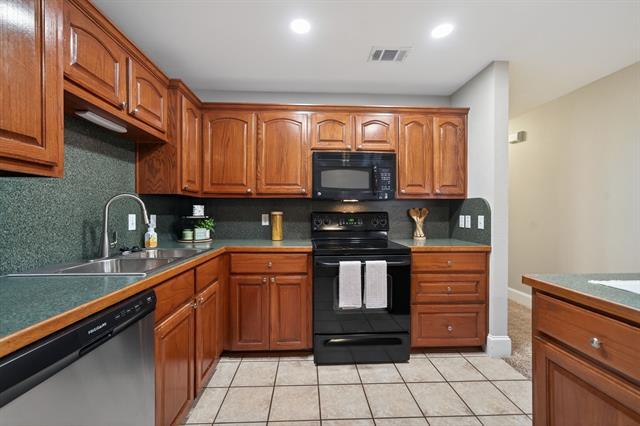 Building Photo - 512 Oakridge Dr