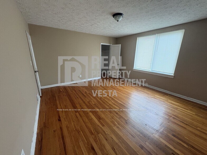 Building Photo - 2140 Ingleside Ave