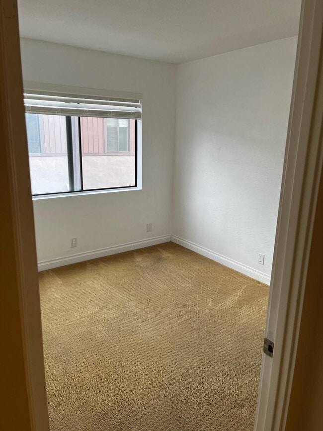 Building Photo - 13000 Mindanao Way