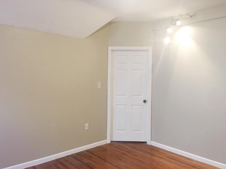 Building Photo - 703 Ivy St