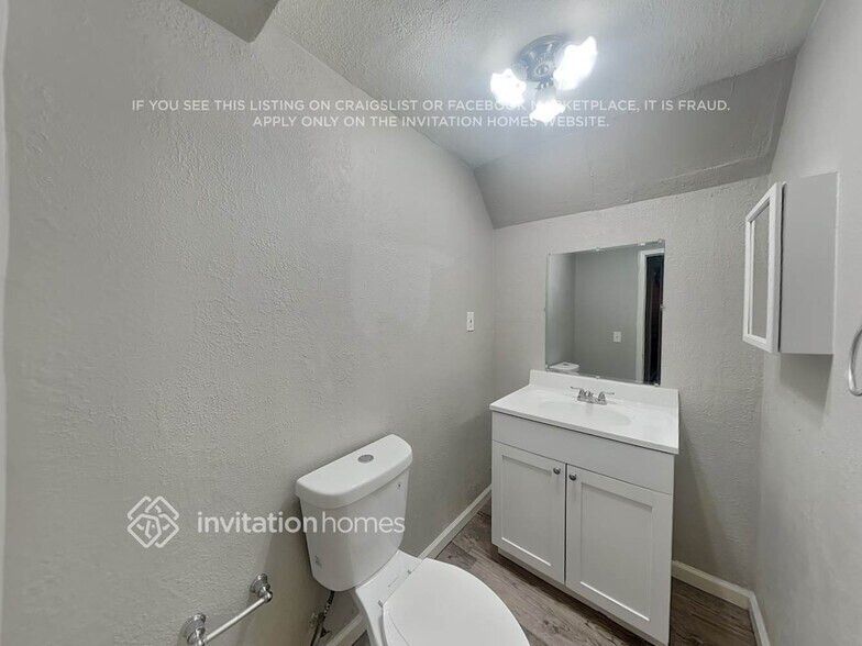 Building Photo - 4881 N Silverlace Dr