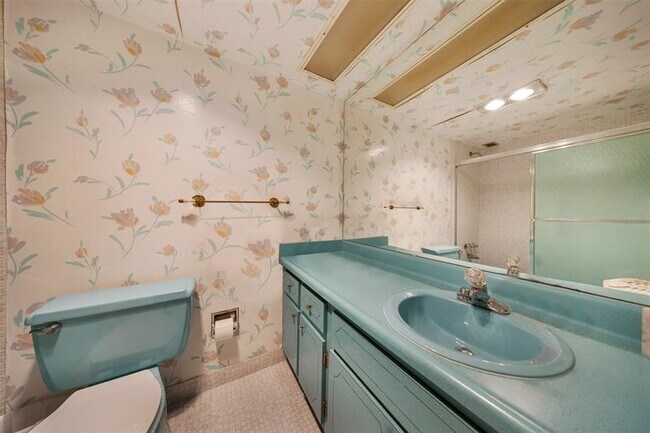 Building Photo - 3000 N Palm Aire Dr