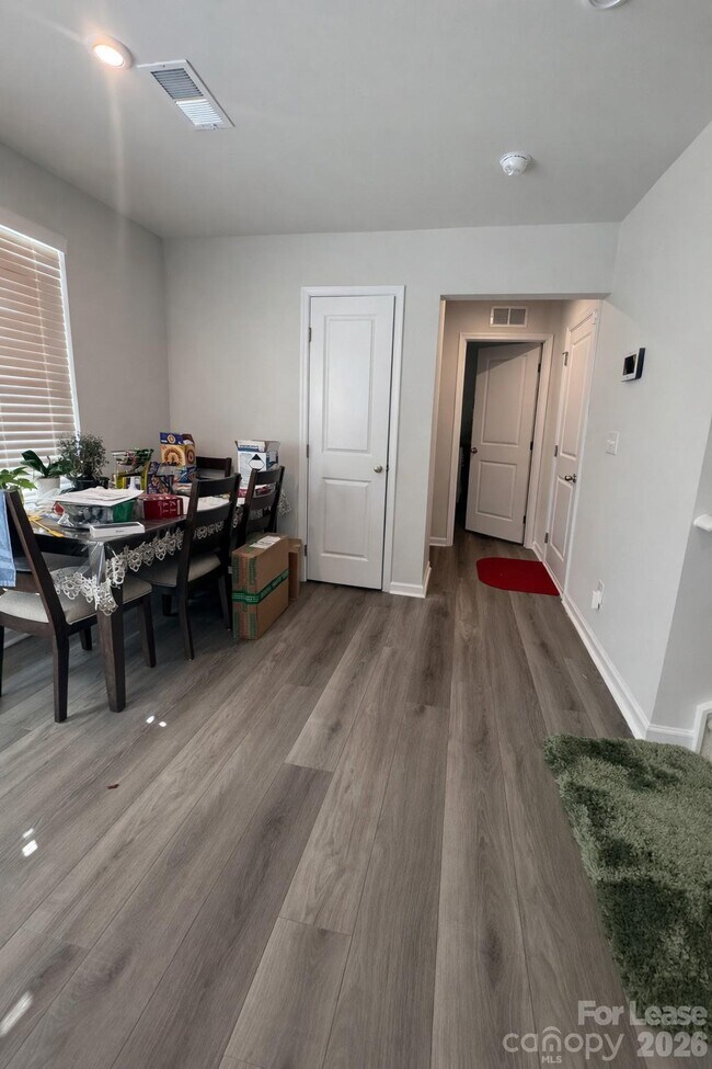 Building Photo - 6006 Silverwing Dr