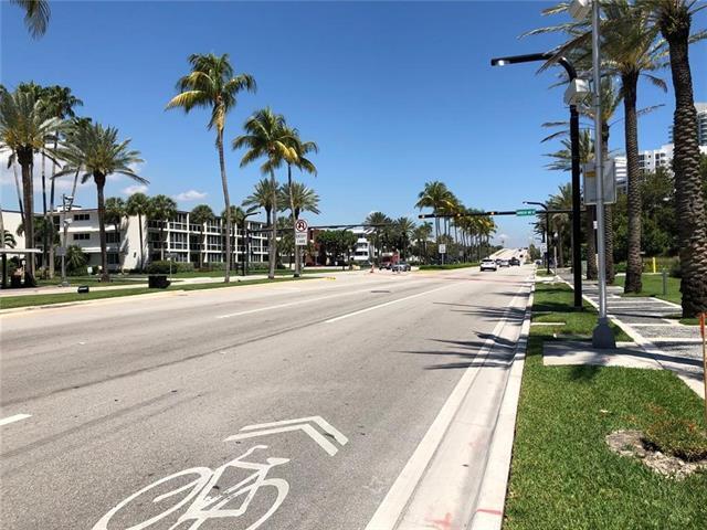 Building Photo - 10185 Collins Ave