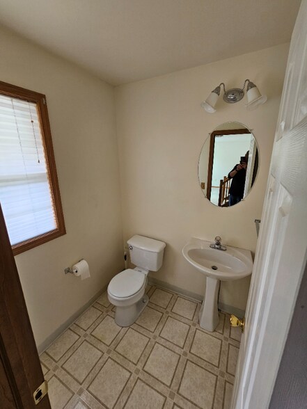 Building Photo - 120 Kayaderosseras Dr