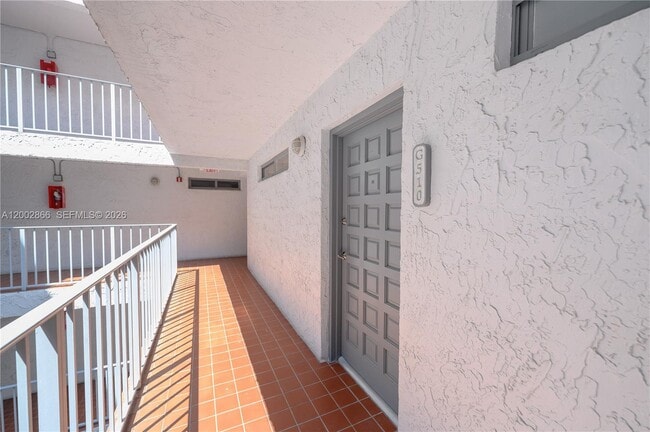 Building Photo - 650 NE 64th St