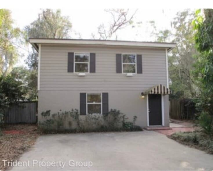 Front View - 516 E Esther St