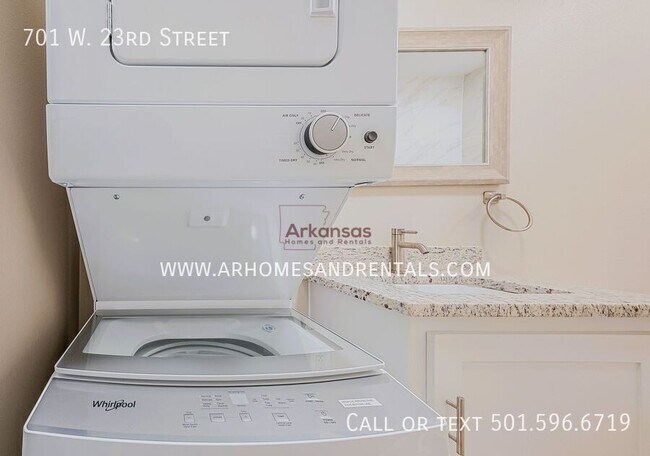 Building Photo - 701 W 23rd St