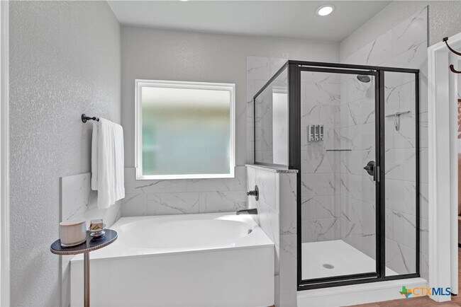 Building Photo - 8508 Glade Dr