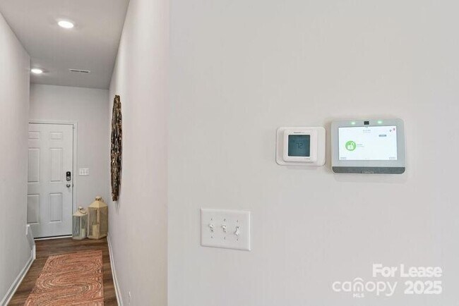 Building Photo - 8435 Jane Dr