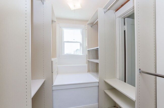 Building Photo - 3 Bed / 2 Bath charming home in upscale neighborhood near Glen Park. YouTube Tour!!