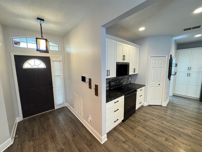 Building Photo - Spacious 4-bedroom, 3-bath POOL home in Cypress Springs! Pool Service INCLUDED!