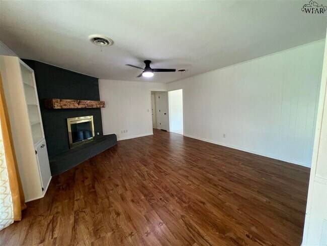 Building Photo - 3505 Regina Cir