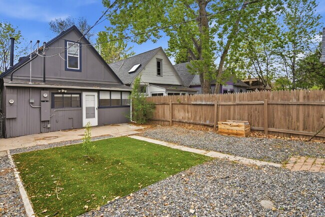 Building Photo - $2,995.95- 3 Bed, 2 Bath Home in Highlands Ranch with In Unit Laundry!