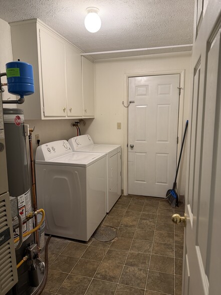 Building Photo - 181 Chase St