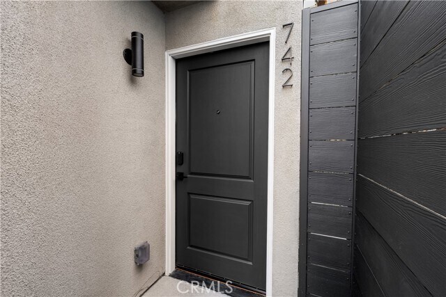 Building Photo - 742 S Stanley Ave