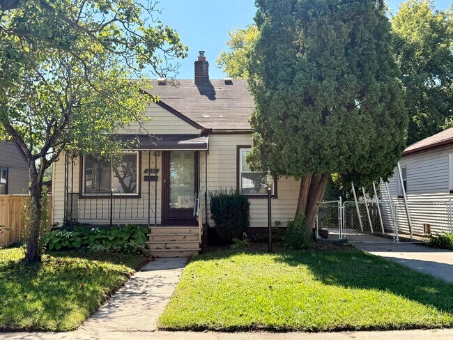 Building Photo - 2190 Sonoma Ave