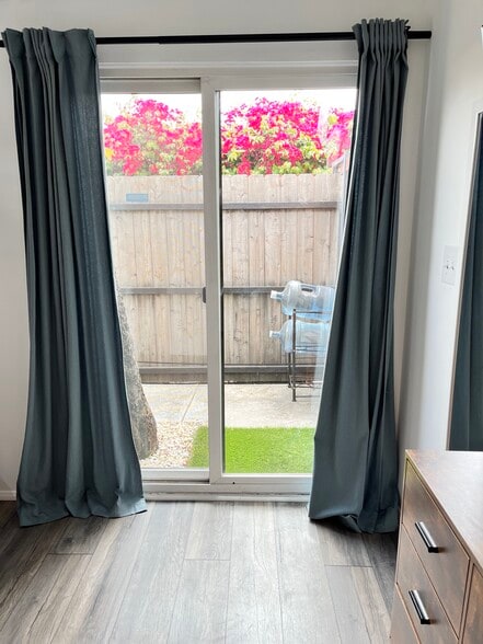 Building Photo - 1170 Esperanza St