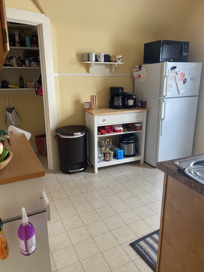 Building Photo - 714 4th St