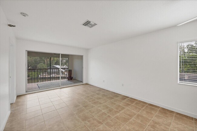 Building Photo - 2124 N Tamiami Trl