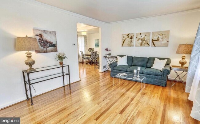 Building Photo - 10804 Drumm Ave