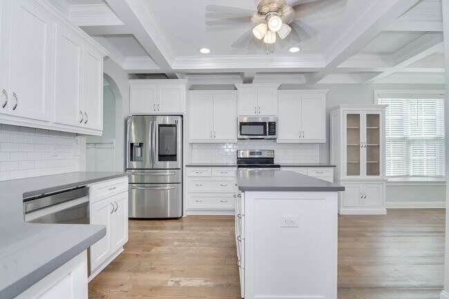 Building Photo - Beauty in Riverwood on Corner Lot!