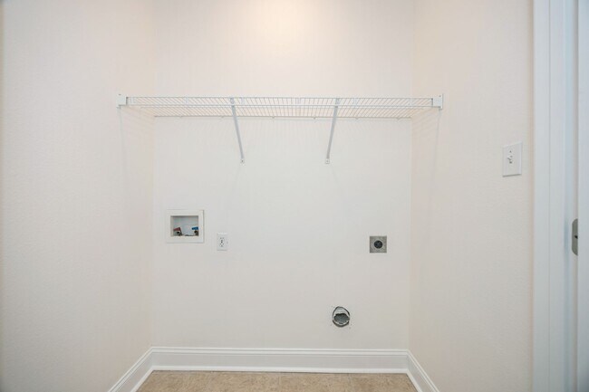 Building Photo - Charming Home Move-in Ready!