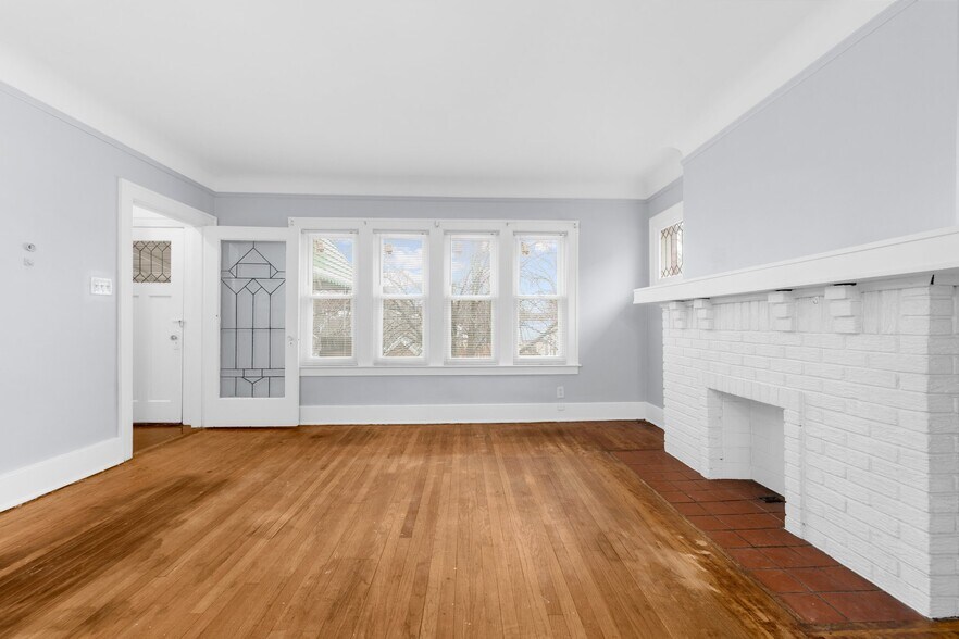 Building Photo - 966 Beaconsfield Ave