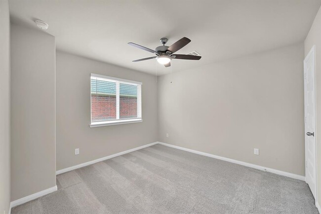 Building Photo - 3346 Torrey Pines Dr