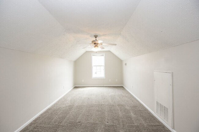 Building Photo - Charming 3 Bed, 2 Bath Rental Home in Raeford, NC - Don't Miss Out!