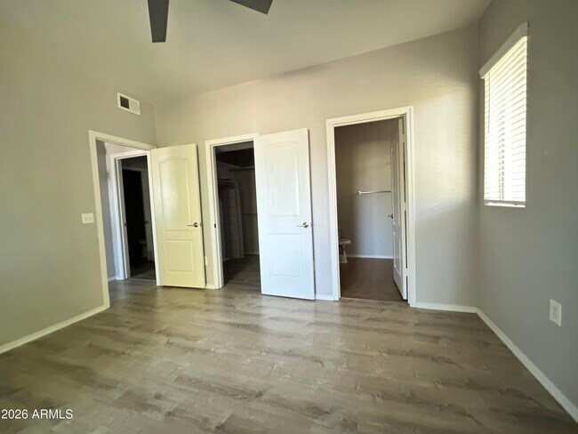 Building Photo - 2929 W Yorkshire Dr