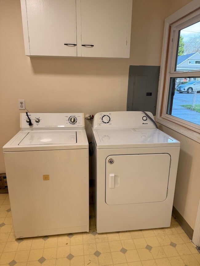 Building Photo - TIP TOP ON TYLER