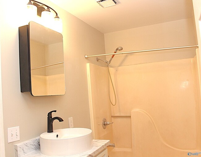 Building Photo - 101 Cresent Circle