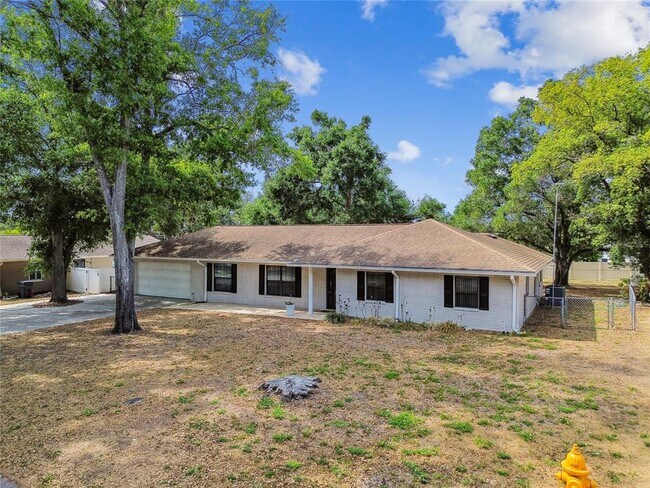 Building Photo - 1102 Shadowbrook Dr N