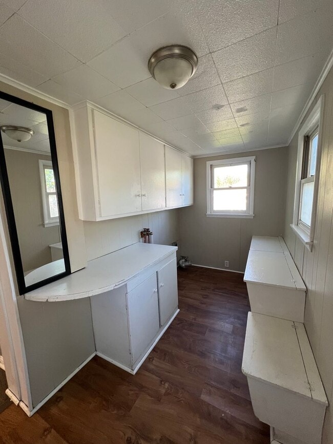 Building Photo - Spacious 4 Bedroom Home - Graafschap
