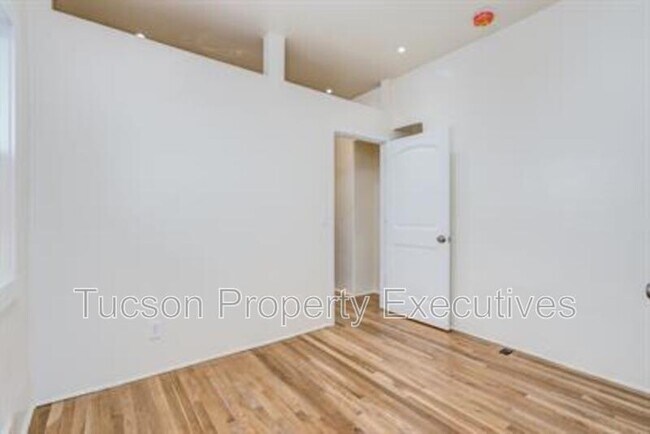 Building Photo - 85 W Simpson St